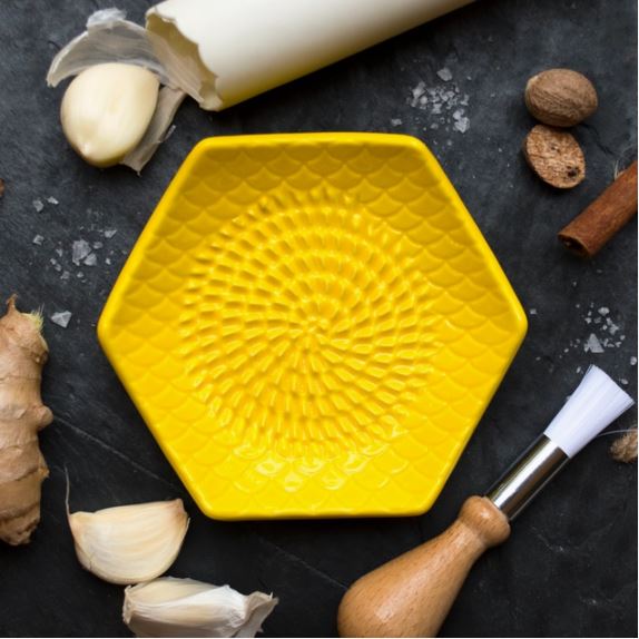 Great Plate Ceramic Grater, Peeler, Brush and Peeler