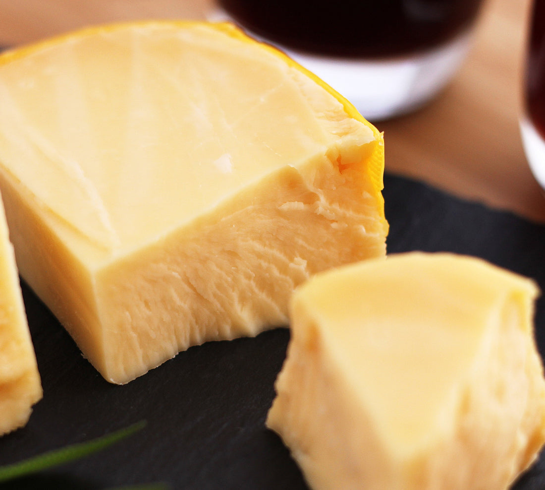 Discover the Best Aged Cheddar Cheese Pairings: Wine, Beer & Spirits