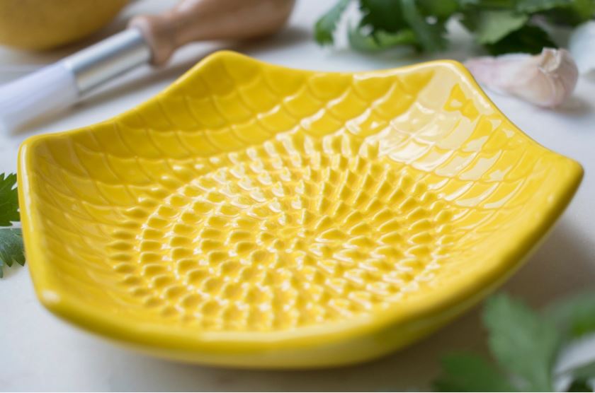Great Plate Ceramic Grater, Peeler, Brush and Peeler